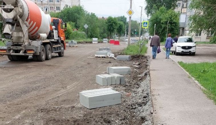 «Срезали кусок тротуара»: жительница Магнитогорска пожаловалась на ремонт улицы Гагарина