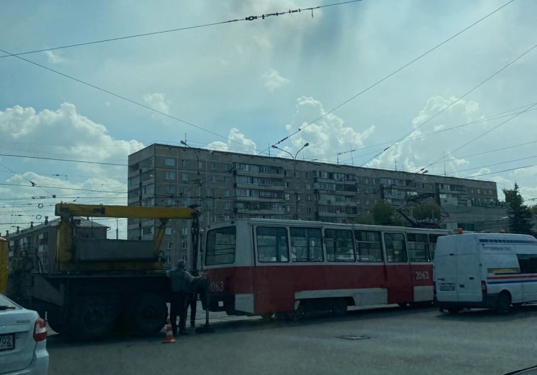 В Магнитогорске трамвайный вагон сошёл с рельсов