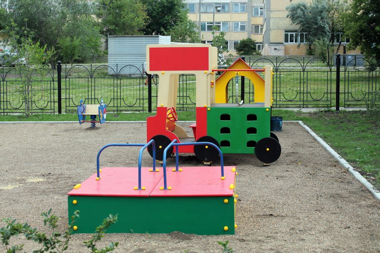 Куда обращаться по поводу установки и ремонта детской площадки