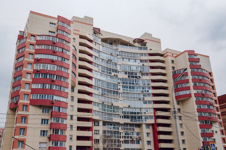 В какую сумму сейчас обойдётся остекление балкона в Челябинской области