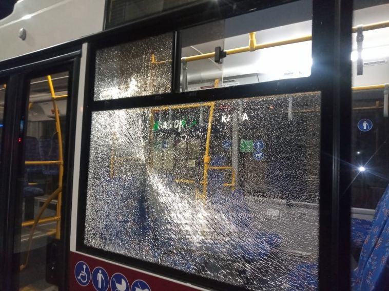 В Магнитогорске обстреляли новый автобус