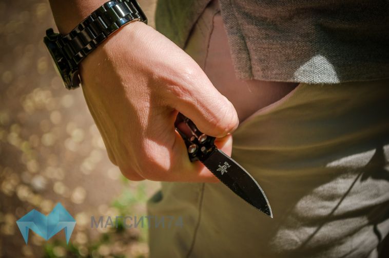 В Челябинске мужчина пырнул ножом продавца в магазина