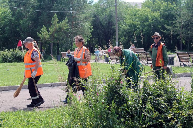 В Челябинской области не хватает дворников, автомойщиков и поваров