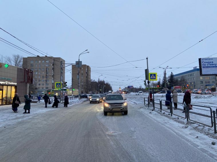 В Магнитогорске водитель сбил двух женщин-пешеходов