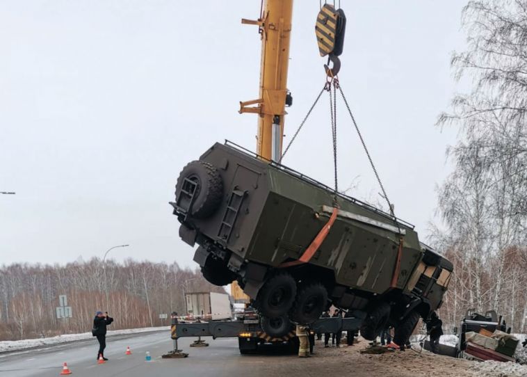 В Челябинской области тягач вылетел за пределы проезжей части на трассе