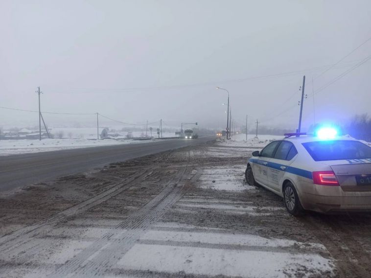Из-за непогоды в Челябинской области перекрыли несколько дорог