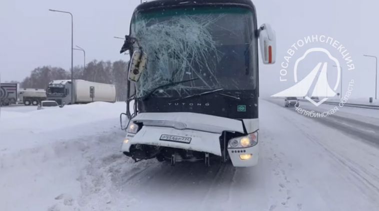 На южноуральской трассе в ДТП попал автобус с пассажирами