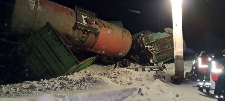 В Челябинской области столкнулись тепловоз и грузовой поезд
