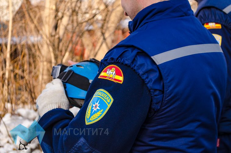 На Южном Урале спасатели спасли мужчину, застрявшего в снегу в лесу