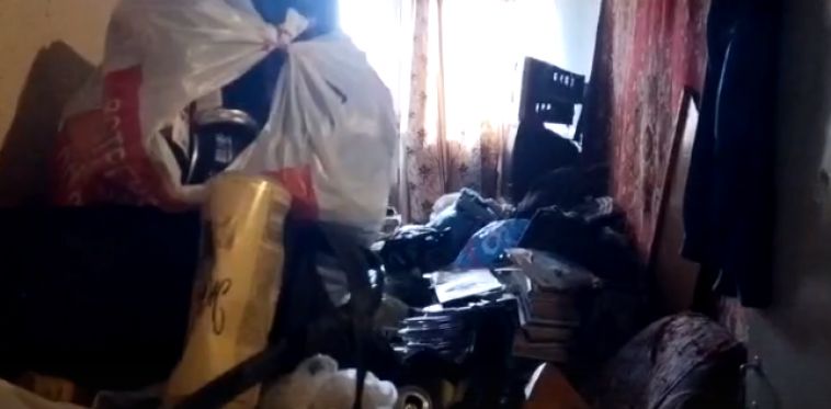В Миассе спасатели достали пенсионерку из-под завалов в собственной квартире
