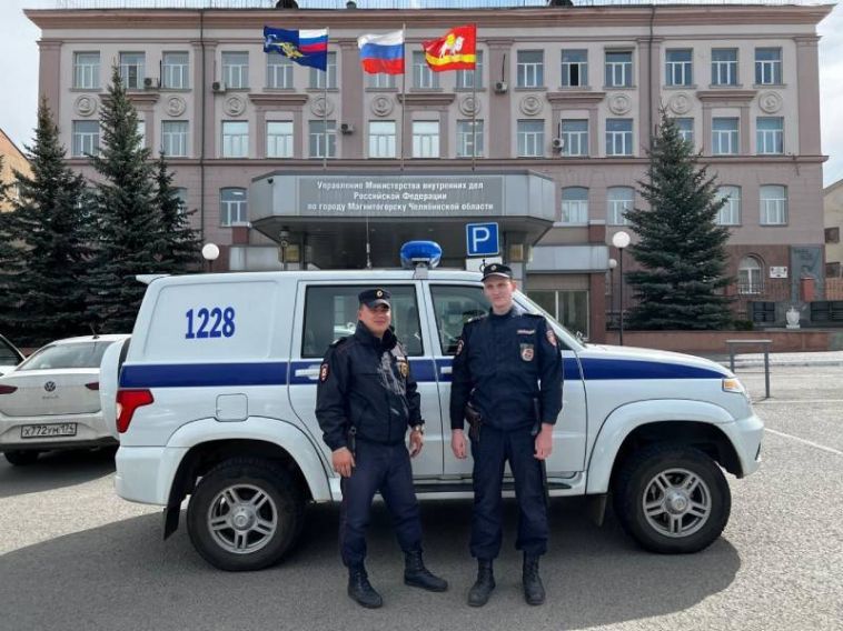 В Магнитогорске полицейские выручили автомобилистку с заглохшей машиной