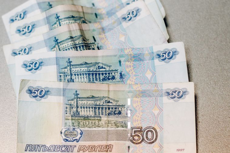 В Госдуму внесут законопроект о зарплате на руки не меньше МРОТ