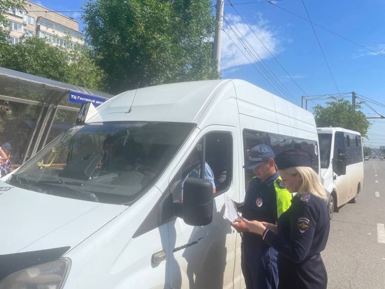 Магнитогорские полицейские проверили паспорта водителей маршруток