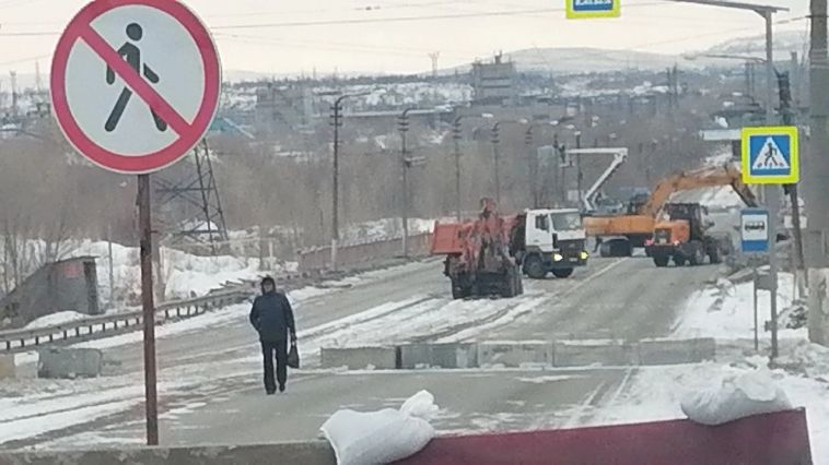 С сегодняшнего дня на участке по мосту «Северный переход» через реку Урал прекращено движение транспортных средств