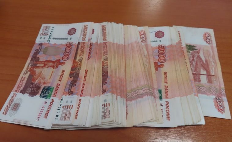 Миллионы в карманах и багаже: челябинские таможенники выявили незадекларированные денежные средства