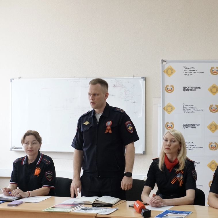 Полицейские Магнитогорска встретились с представителями организаций пассажироперевозчиков и легкового такси