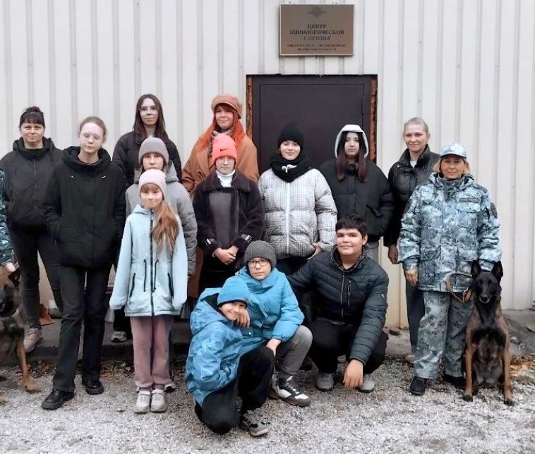 Сотрудники центра кинологической службы УМВД России по городу Магнитогорску провели экскурсию для «юных кинологов»