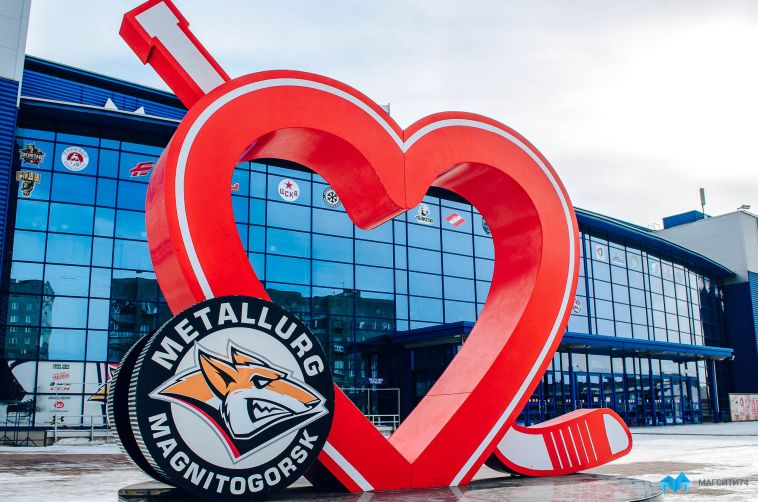 Сотрудники Госавтоинспекции Магнитогорска обеспечивают безопасность при проведении хоккейных матчей