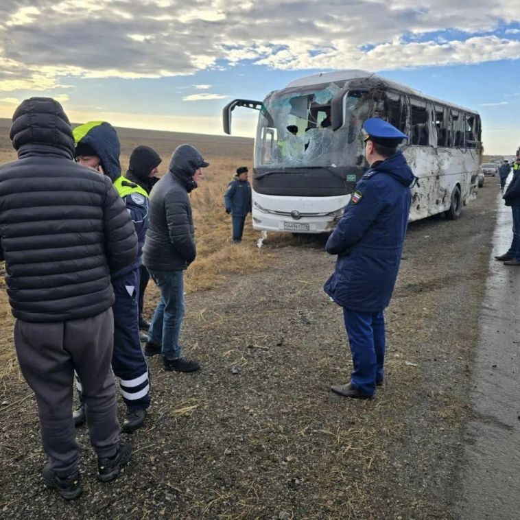 Под Челябинском в кювете оказался автобус с юными футболистами