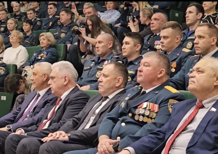 В администрации Магнитогорска состоялось торжество по случаю 35-летия со дня основания Министерства РФ по делам гражданской обороны