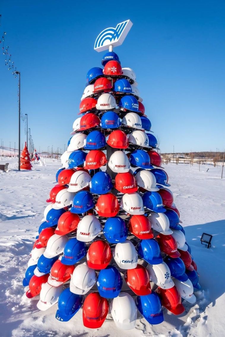 Ёлки из подушек и касок можно увидеть в магнитогорском «Притяжении»