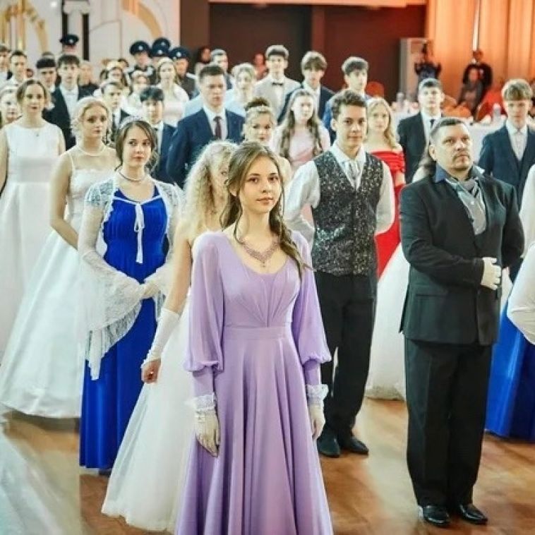 В Магнитогорске состоялся традиционный Сретенский бал