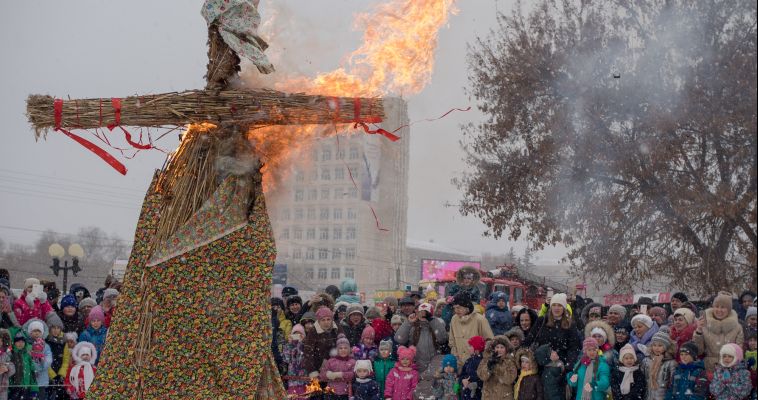 Традиционное масленичное гуляние с ритуальным сожжением чучела - яркий, но потенциально опасный финал праздничной недели