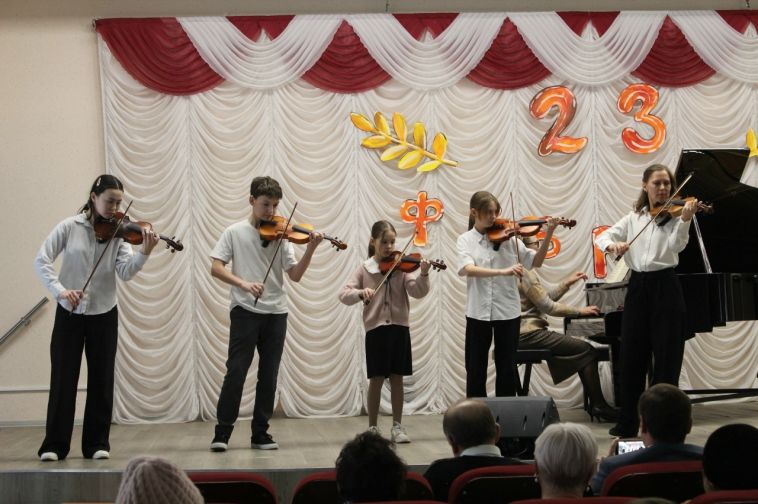 В Детской школе искусств №1 состоялся городской концерт «Гармония отваги», посвящённый Дню защитника Отечества