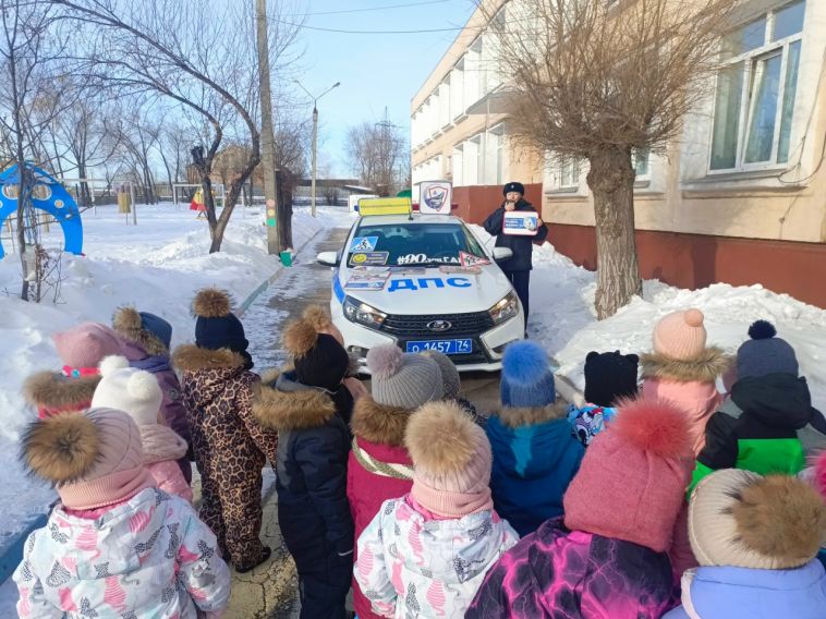 Сотрудники Госавтоинспекции организовали встречу с воспитанниками детского сада №163