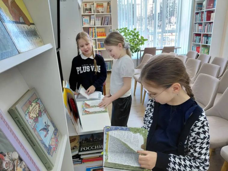 В феврале в детской библиотеке-филиале № 3 в рамках проекта «Библиотека открытий» для учащихся начальных классов успешно прошёл цикл фольклорных мероприятий «Удивительные сказки народов России»