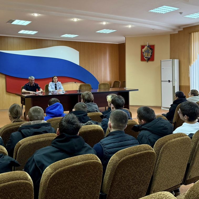 Сотрудники УМВД провели День открытых дверей для студентов колледжа