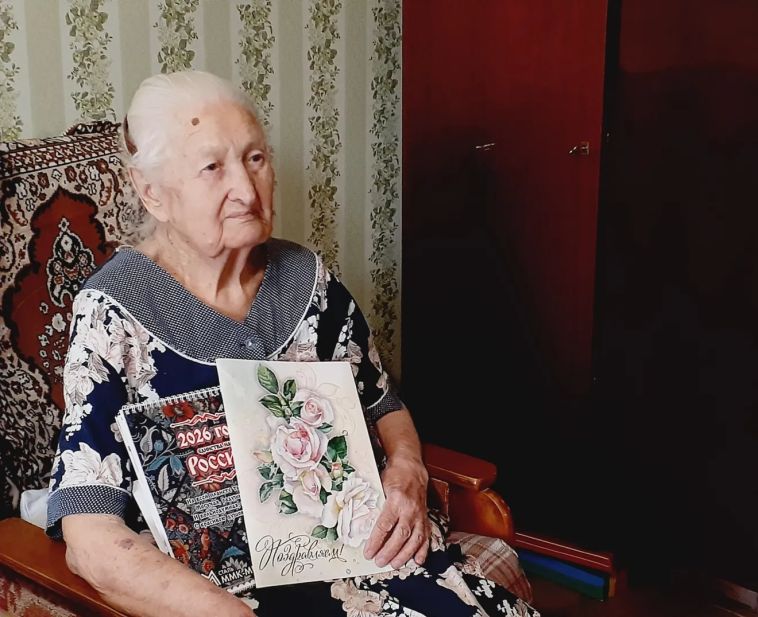 В Магнитогорске общественники поздравили с 98-летием труженицу тыла