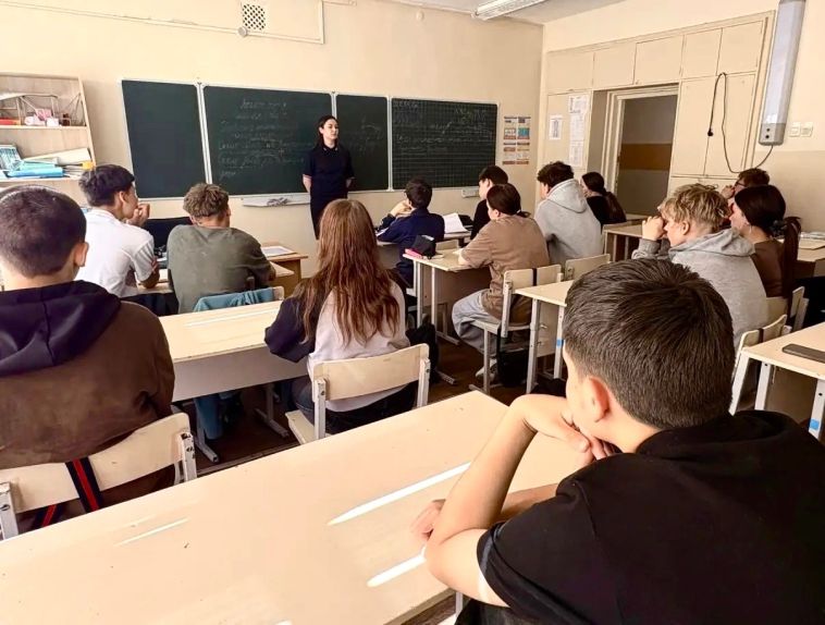 Магнитогорские полицейские провели профилактические беседы со школьниками в рамках акции "За здоровый образ жизни"