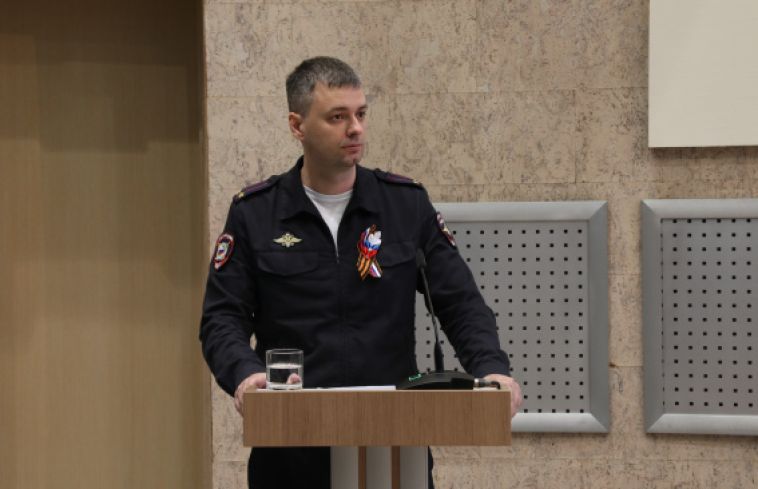 О профилактике преступлений, совершаемых с применением информационно-телекоммуникационных технологий, доложил заместитель начальника Управления МВД Сергей Шевяхов