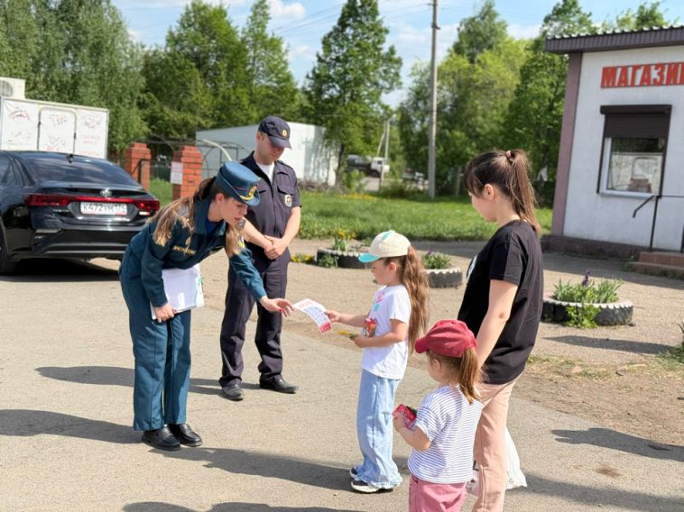 Полицейские Магнитогорска совместно с МЧС России провели противопожарный рейд в садовом товариществе с помощью беспилотника