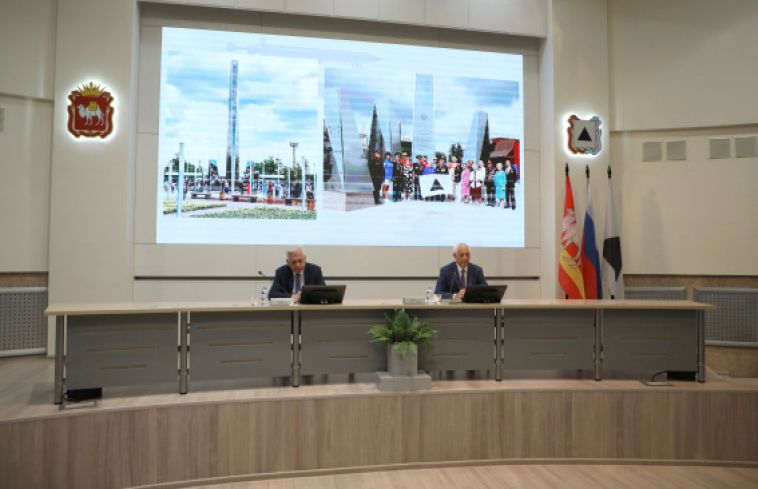 Об истории легендарной Магнитки на большом аппаратном совещании главы города рассказал председатель городского Совета ветеранов Александр Макаров