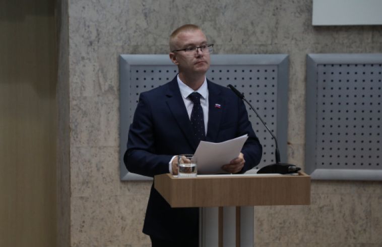 Сегодня на расширенном аппаратном совещании главы города с докладом о готовности образовательных учреждений к началу 2026-2027 учебного года выступил начальник управления образования Олег Гофштейн
