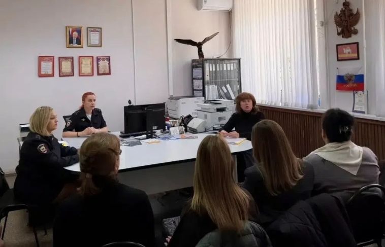 Полиция Магнитогорска разъяснила образовательным учреждениям новые миграционные требования