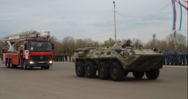 «Твёрже ноги, чётче шаг!» В Магнитогорске состоялась генрепетиция Парада Победы