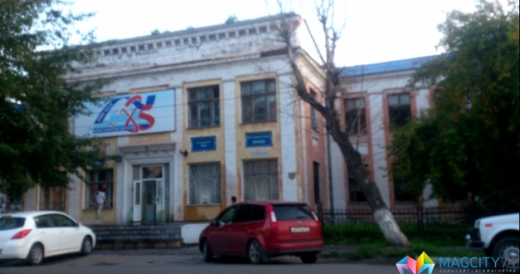 В Ленинском районе загорелась спортшкола