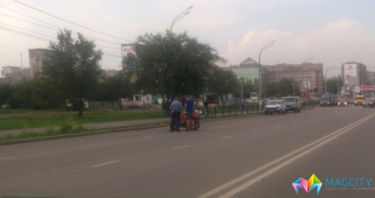 На перекрёстке Ленина-Завенягина  автомобиль не уступил дорогу мотоциклисту 