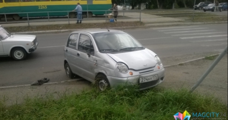 От столкновения на Магнитной «Daewoo Matiz» перелетел через рельсы