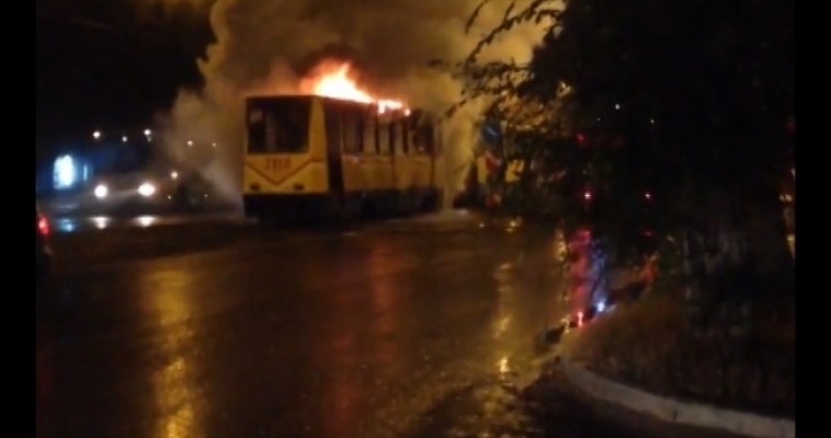 В понедельник утром в Магнитогорске сгорел трамвай 