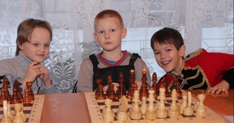 Шах и мат. В Магнитогорске дети обыграли Деда Мороза в шахматы