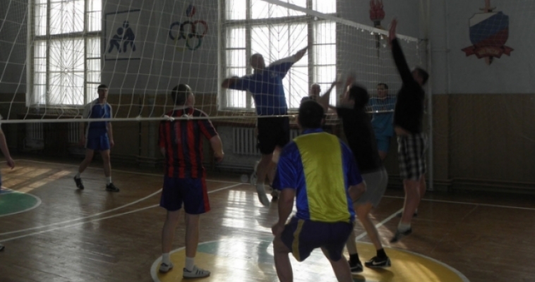 Магнитогорские полицейские сыграли в волейбол