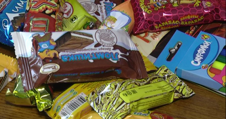 В  школьном лагере детей кормили просроченными конфетами с ликером 