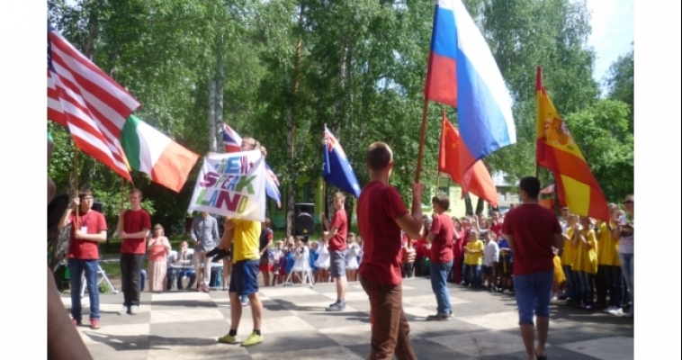 С кем готовы дружить россияне?