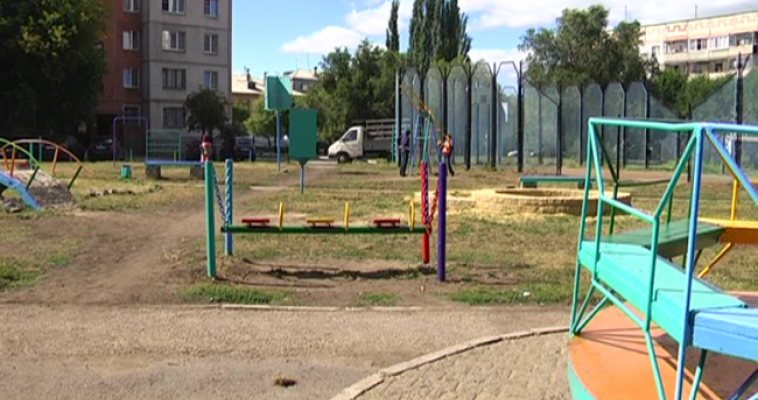Чиновники начали приёмку детских площадок после ремонта