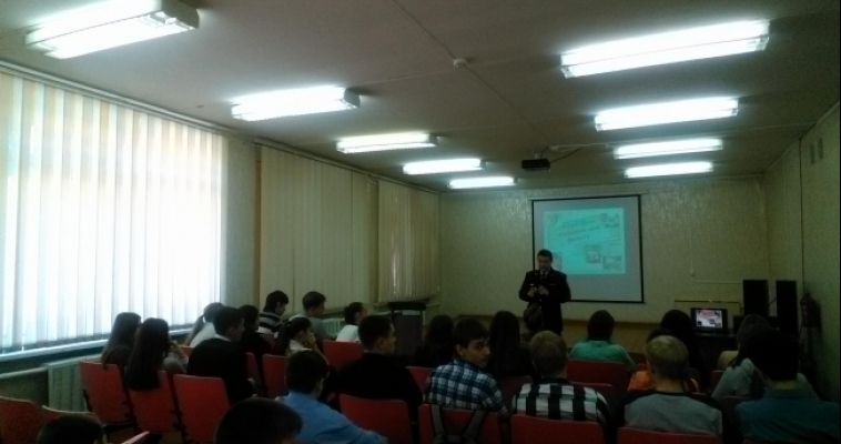 «Полиция — это зеркало нашего общества». Сергей Брыков рассказал старшеклассникам, чему о полиции верить не стоит