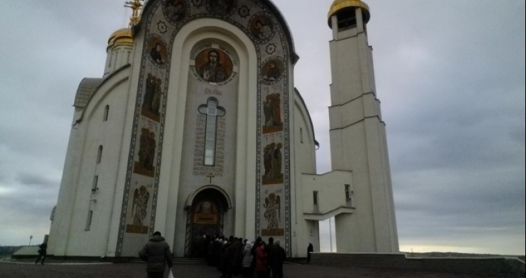 В Вознесенский собор выстроилась очередь